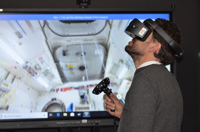 Comment la réalité virtuelle révolutionne le divertissement : une plongée immersive