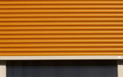 Coin bureau au soleil : protéger sans éteindre la lumière